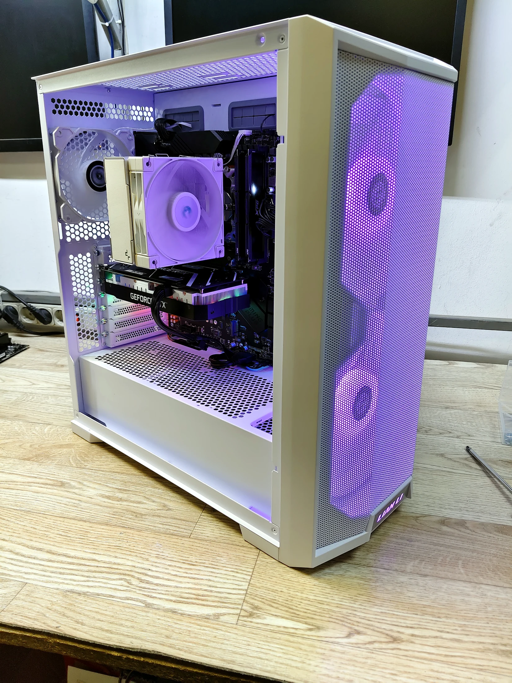 Сборка трёх одинаковых белых рабочих ПК на Ryzen 7 и RTX 3050 — фото 4