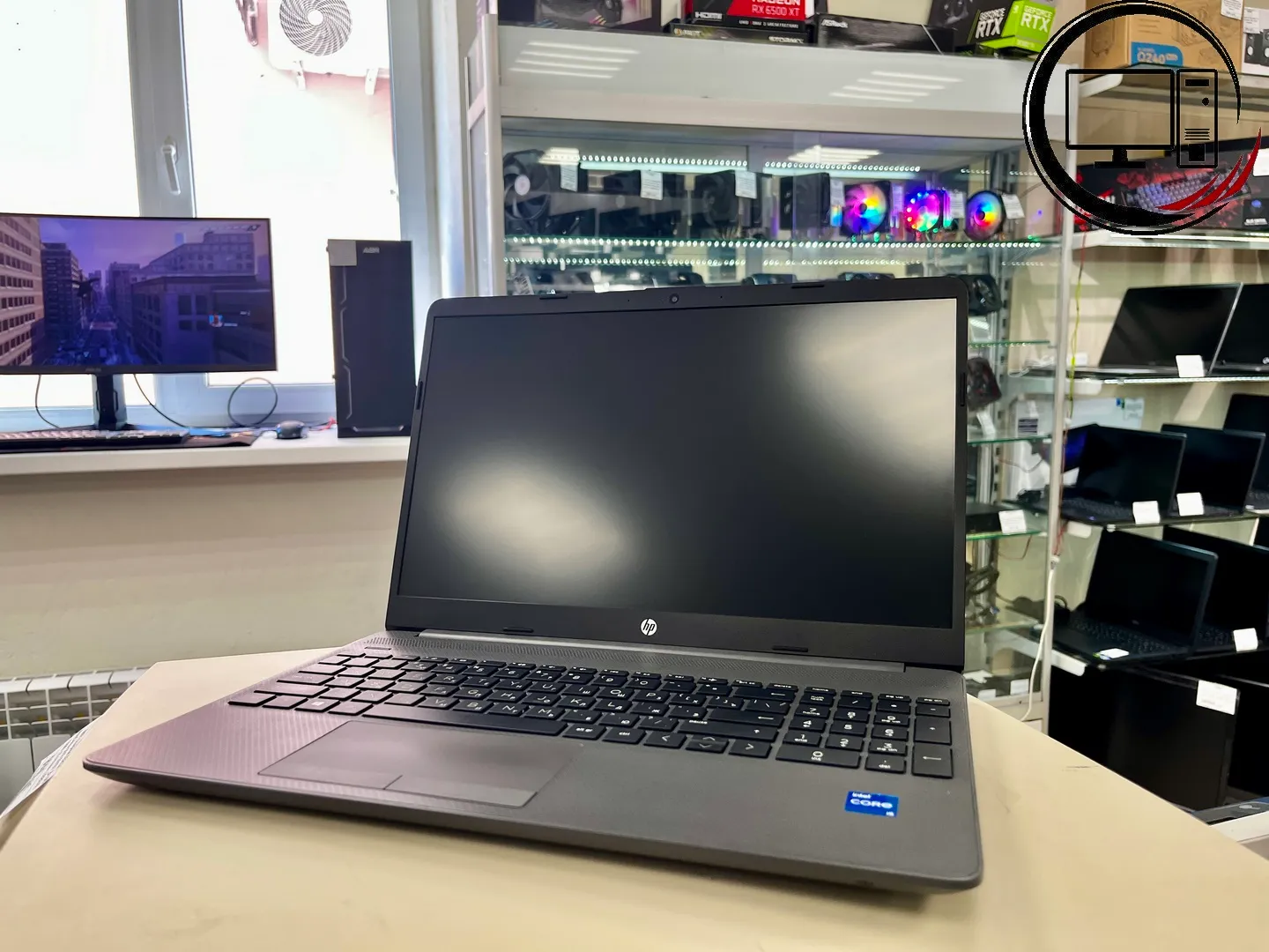 Фото: Ноутбук HP 250 G8